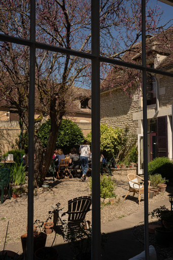 Others 3, L'Escapade Place Voltaire, Yonne