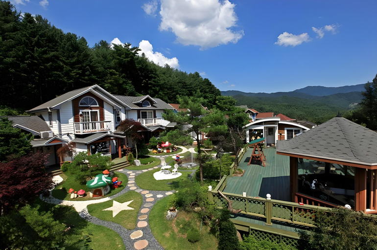 Exterior & Views
