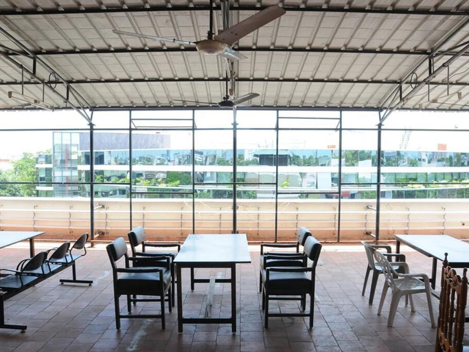 Food & Drinks, Lloyds Serviced Apartments, Near Music Academy, Chennai