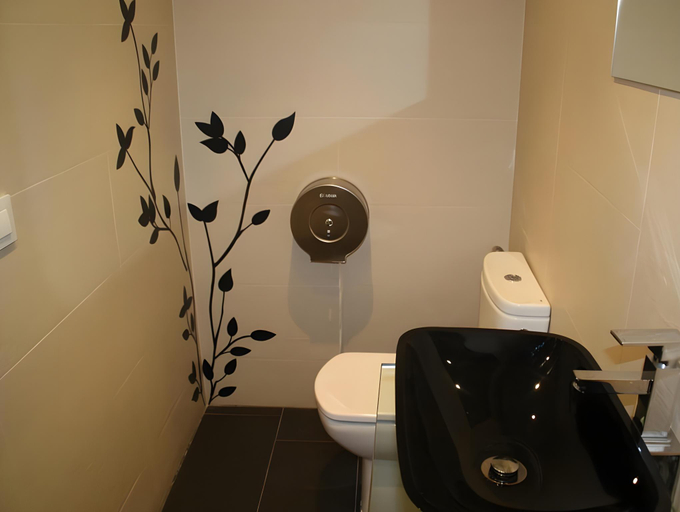 Bathroom 2, Hostal Somnis, Barcelona