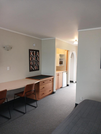 Others 5, Ambassador Motel, Palmerston North
