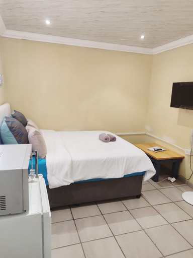 Bedroom 2, Zina, City of Tshwane