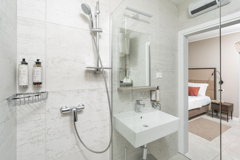 Bathroom 4, Al Porto Suites, Novigrad