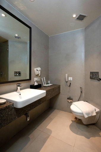 Bathroom, Lagoona Resort, Pune