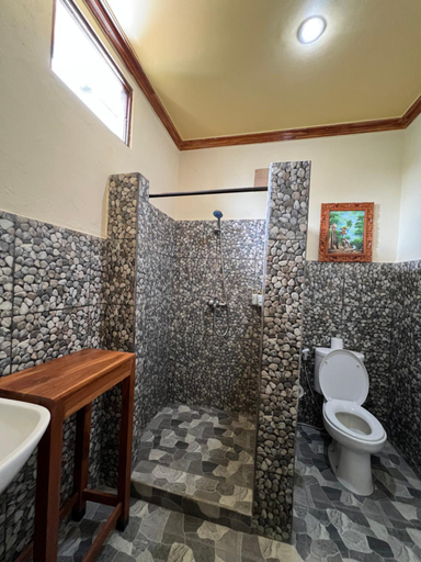 Bathroom 4, Gusti Putu Oka Homestay, Gianyar