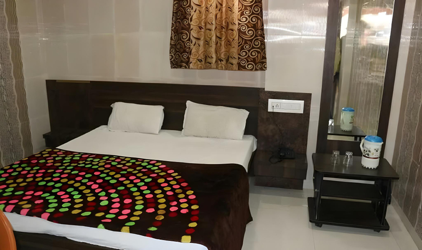 Bedroom, Hotel Shreenath - Dwarka, Devbhumi Dwarka