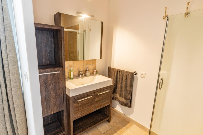 Bathroom 2, Domaine de Coulon, Gard