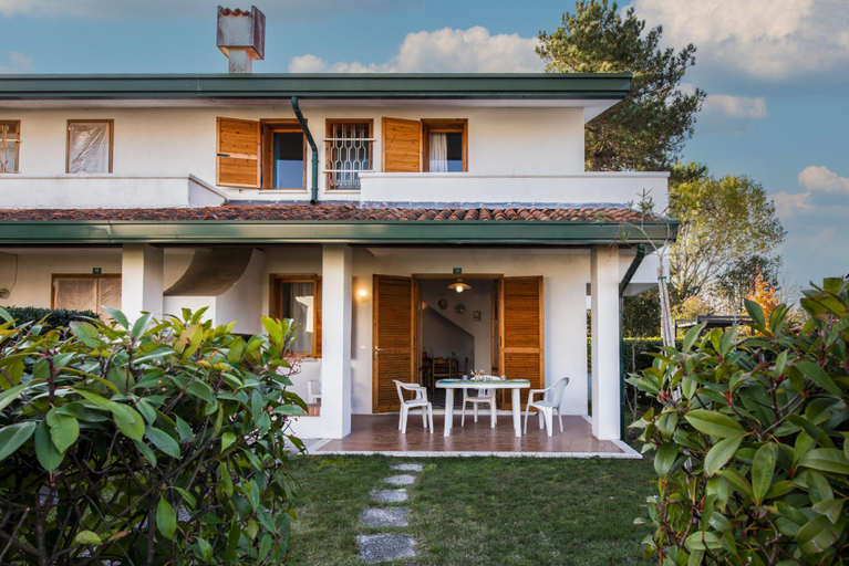 Exterior view, Townhouse with pool, garden and close to beach, Venezia