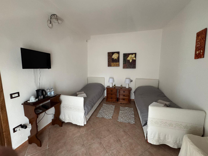 Others 2, B&B Amistade, Nuoro