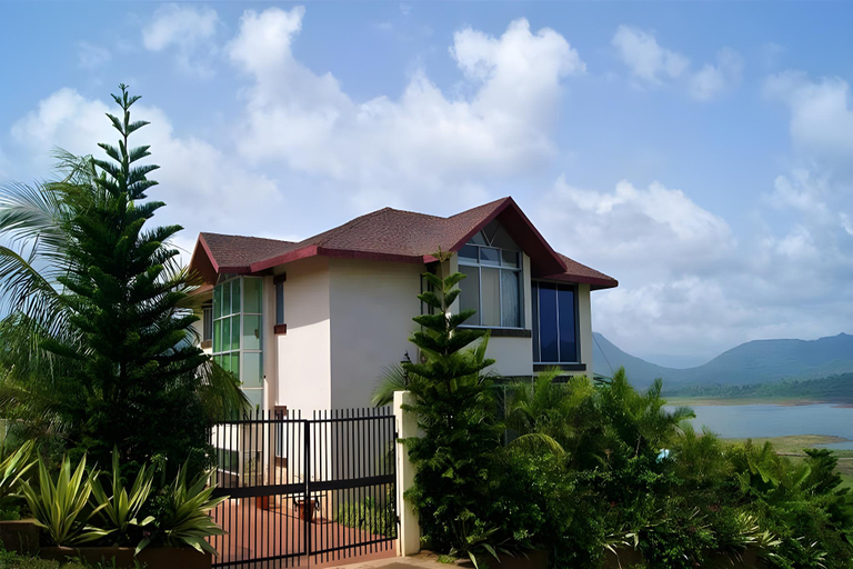 Exterior & Views