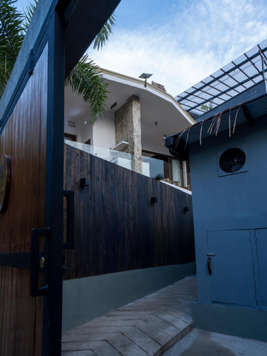 Entrance 3, Capricho Villa, El Nido