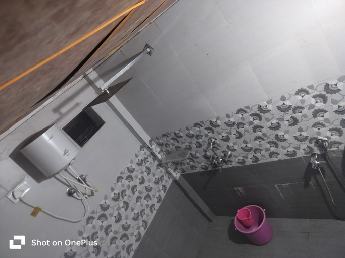 Bathroom 5, Swastik Guest House, North Goa