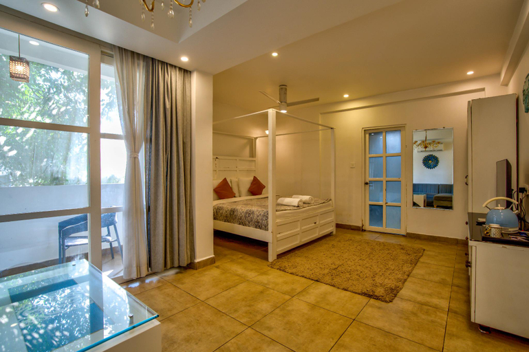 Bathroom 4, Pajaros Blu, North Goa