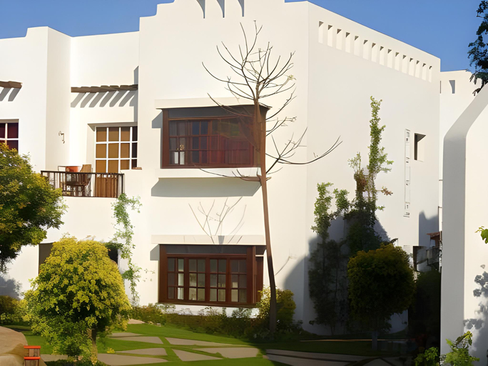 Exterior & Views