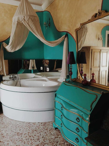 Bathroom 4, Abali' Gran Sultanato, Palermo