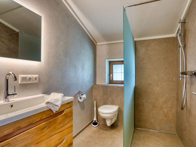 Bathroom 3, Chalet in Neukirchen with Mountain Views, Zell am See