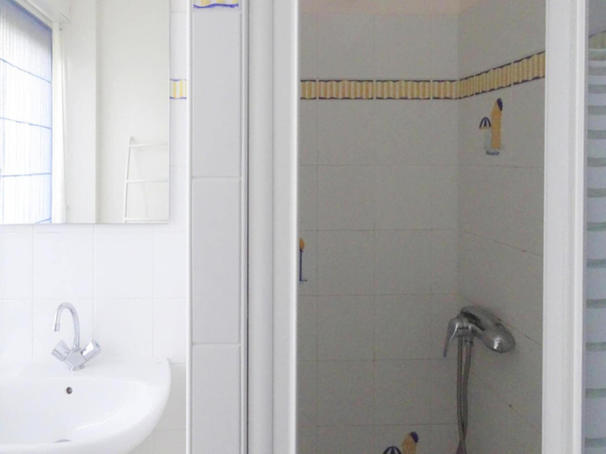 Bathroom 3, Stone House by Les Godelins Beach, Côtes-d'Armor