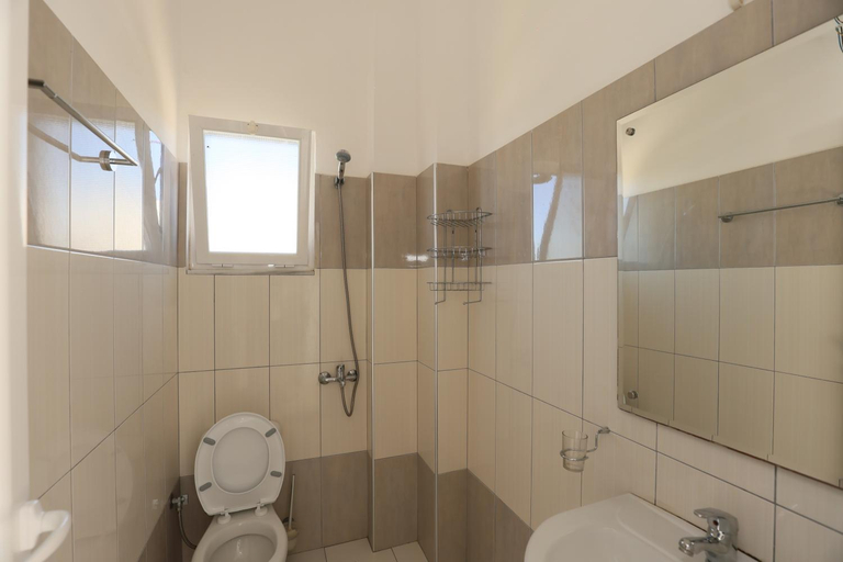 Bathroom 3, Michelle Apartments, Sarandës