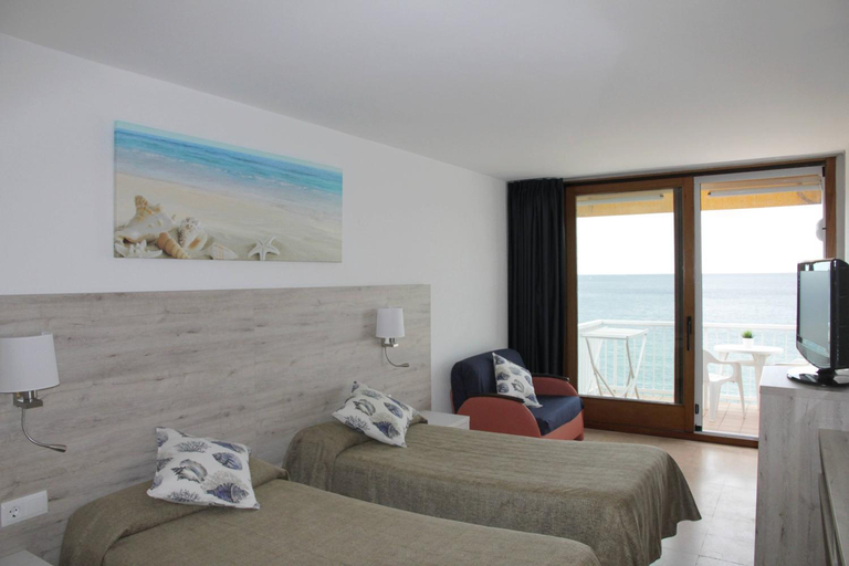 Bedroom 2, Hotel Maria Teresa, Girona