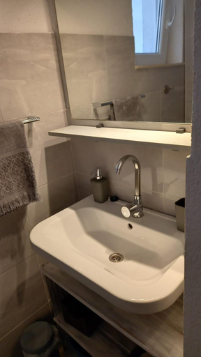Bathroom 2, Apartment Inter Vivos, Blato