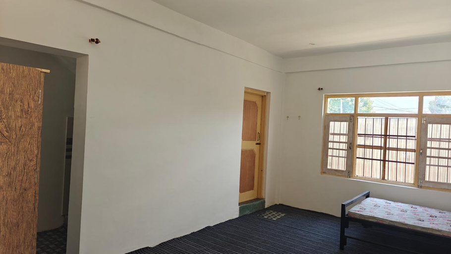 Others 3, Stay Inn Handwara, Kupwara