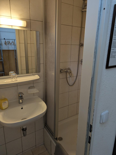Bathroom 2, Hotel Pension Waizenegger am Kurfurstendamm, Berlin