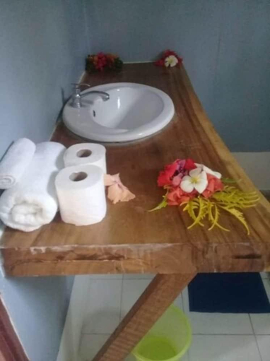 Bathroom, Safe Landing Eco Lodge, Ba
