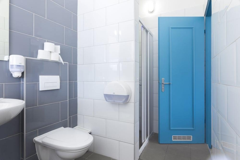 Bathroom 3, Absolut City Hostel, Budapesti
