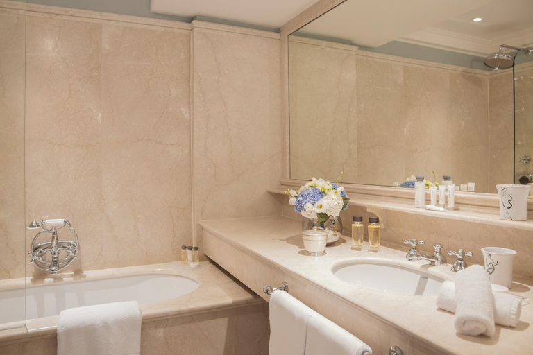Bathroom 4, Hotel Lungarno - Lungarno Collection, Florence