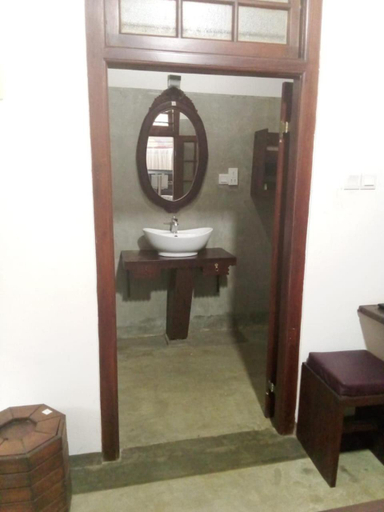 Bathroom 3, The Nature Palace Villa, Karandeniya