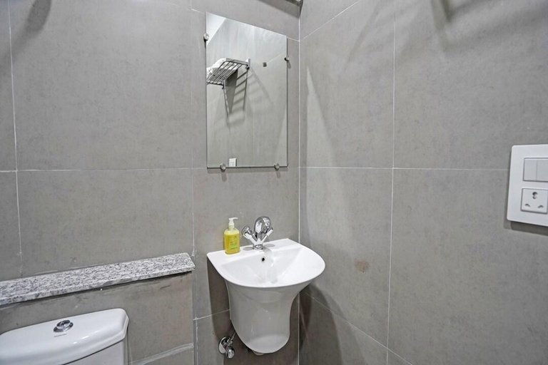 Bathroom 5, Hotel Green Chilly, Delhi