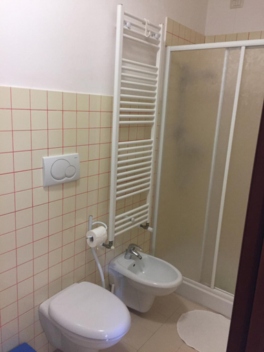 Bathroom 4, Colle Sul Lago, Macerata