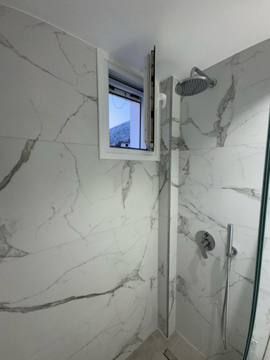 Bathroom 3, Adem Hillcrest Apartments, Sarandës
