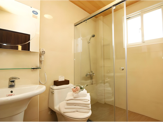 Bathroom 2, Together Happiness Bed and Breakfast, Yilan