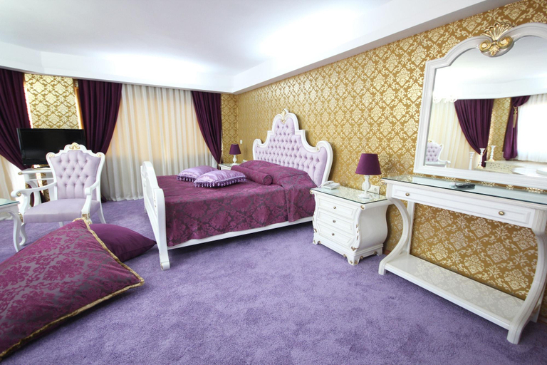 Bedroom 2, Grand Corner Boutique Hotel, Konak