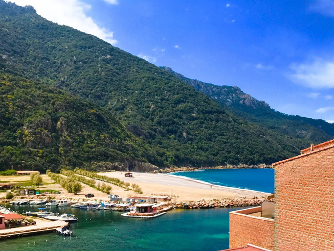 Others 5, Les residences du port appartements meubles, Corse-du-Sud