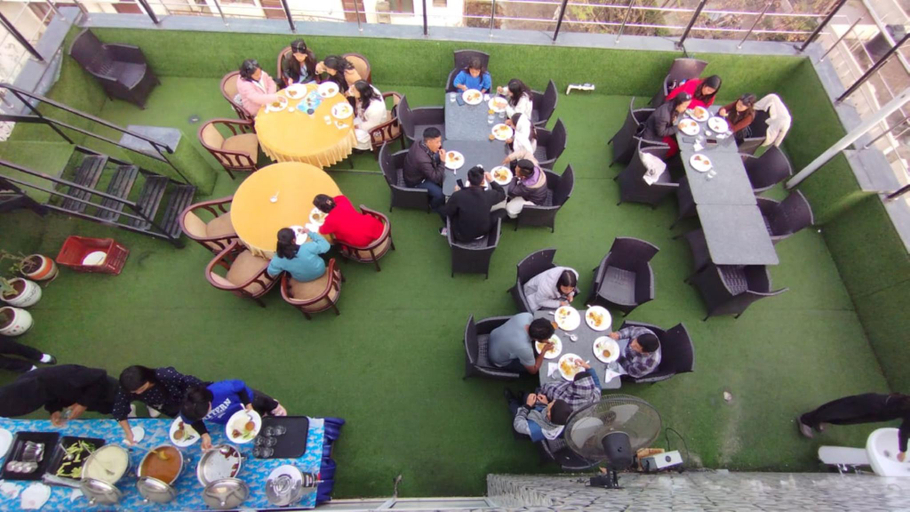 Food & Drinks 5, Goroomgo Skyee Residency Sarangpur Chandigarh, Chandigarh