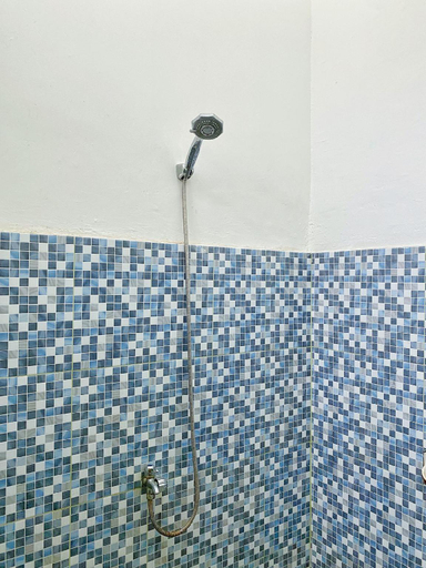 Bathroom, EXPRESS O 91552 Losmen Rhona Vika 3, South Bengkulu