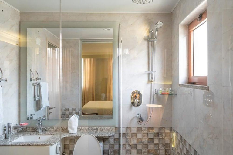 Bathroom 3, Mimi's Boutique Hotel, Addis Abeba