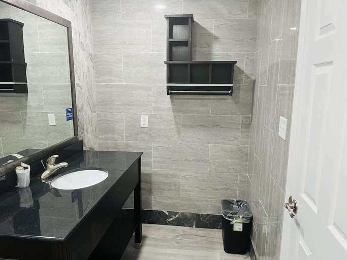 Bathroom 5, Town House Motel, Matagorda