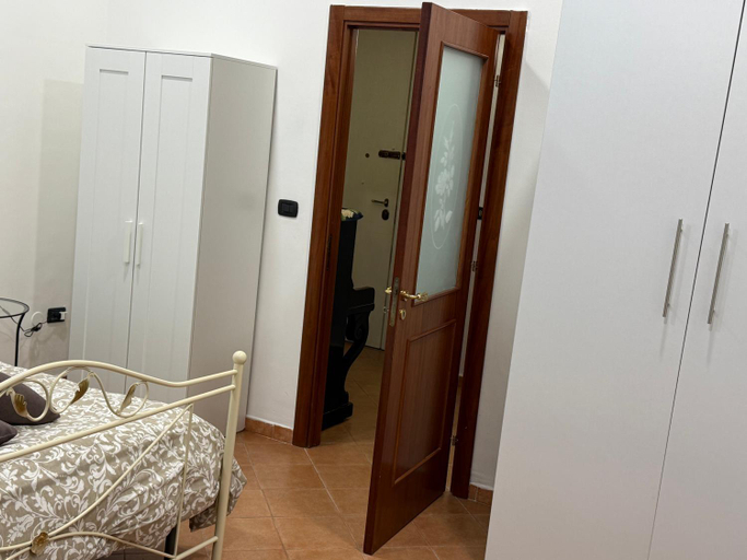 Others 4, Il golfo di Partenope, Napoli