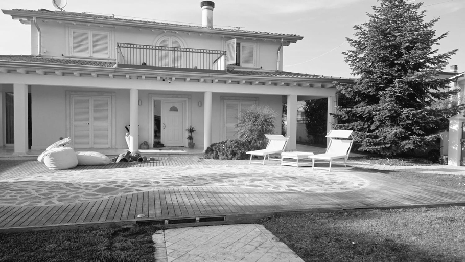 Others 4, Villa Concetta, Lucca