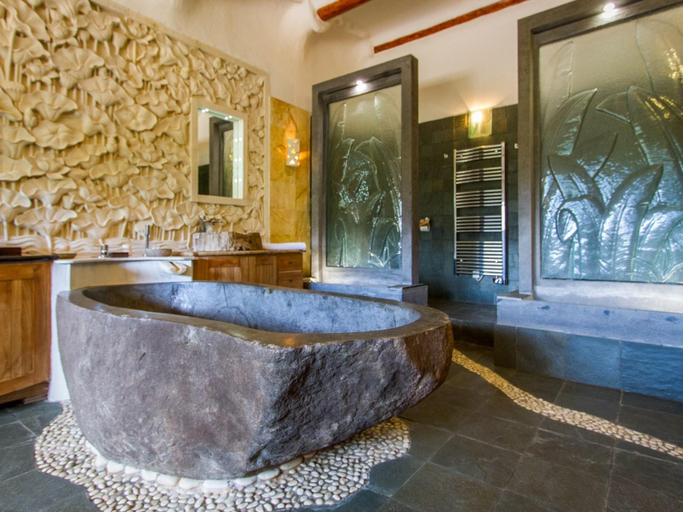 Bathroom, Domaine de Piscia, Corse-du-Sud