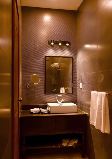 Bathroom 2, Swan Suites, Lahore