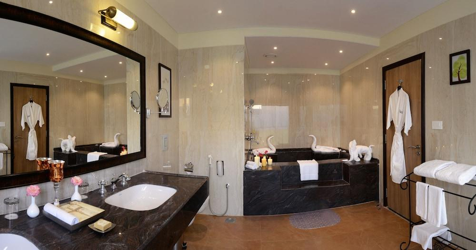Bathroom 5, The Tigress Ranthambore, Sawai Madhopur