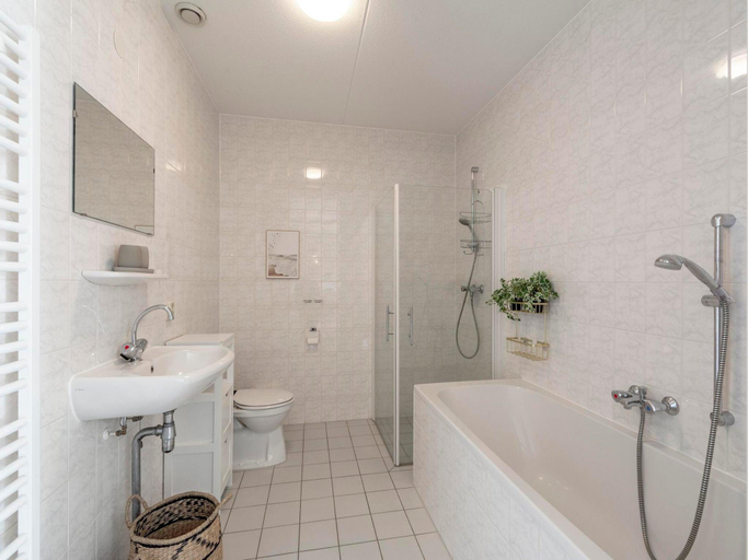 Bathroom 2, Apartment in Groote Keeten near the Beach, Zijpe