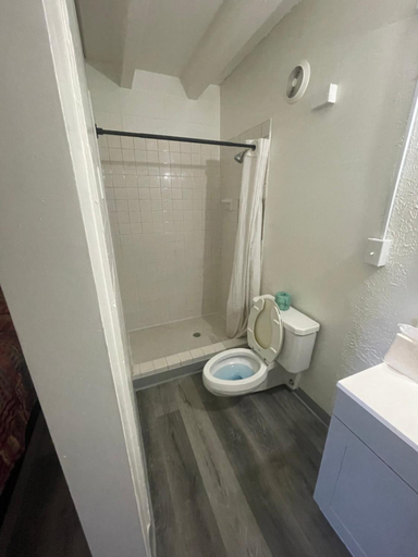 Bathroom 5, Relax Inn, Marion