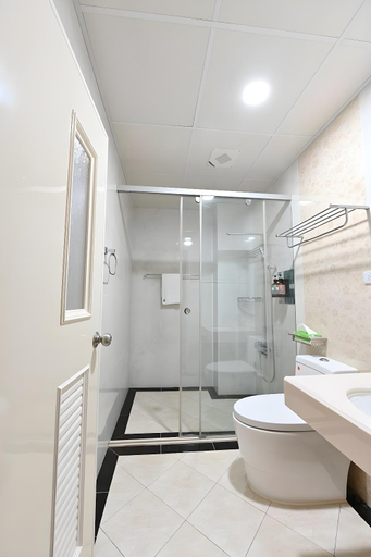 Bathroom 3, Towards The Bay, Pingtung