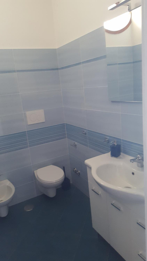 Bathroom 2, Acquamarina Accommodation, Napoli