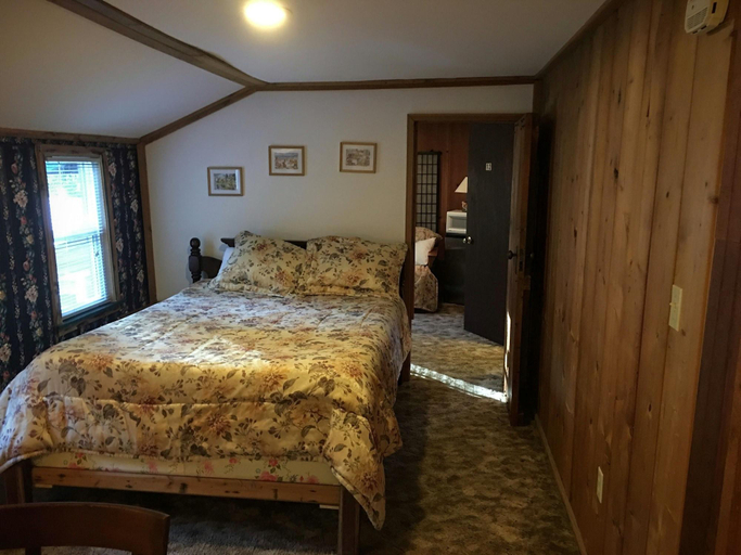 Bedroom 2, Gateway Inn & Cabins, Pierce